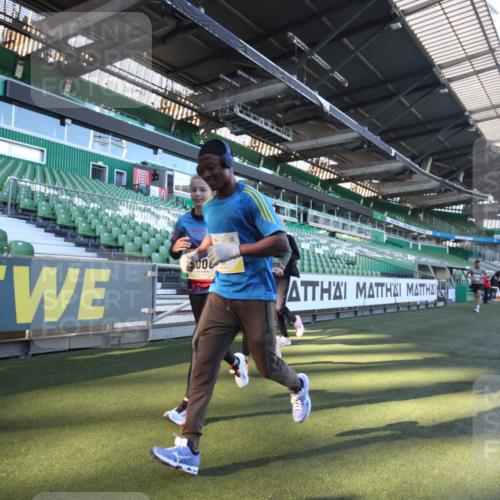 06.10.2024 - 19. swb-Marathon Bremen Yannick Fuchs http://msf.ph/oto/7360821 06.10.2024 10:27:12 Laufen im Stadion 7008, 7052, 7491, 7560, 7717, 7833, 7887, 7953, 8103, 8150, 8172, 8238, 8239, 8335, 8460, 8475, 8561, 8567, 8568, 8580, 8585, 8610, 8635, 8636, 8645, 8652, 8658, 8732, 8764, 8774, 8777, 8817, 8856, 8901, 8904, 8980, 9016, 9027, 9032, 9085, 9110 meine-sportfotos.de