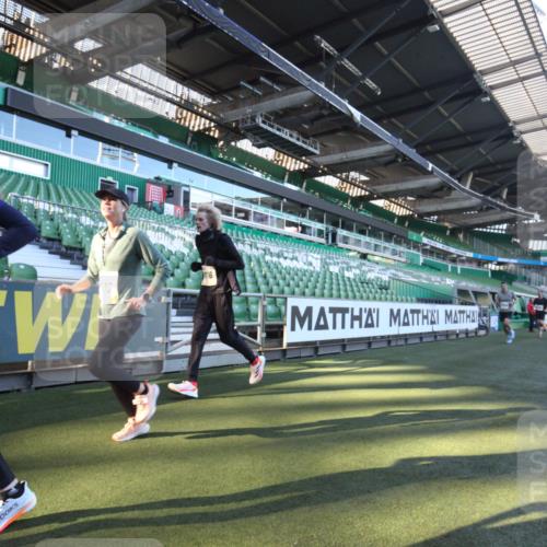 06.10.2024 - 19. swb-Marathon Bremen Yannick Fuchs http://msf.ph/oto/7360828 06.10.2024 10:27:12 Laufen im Stadion 7008, 7052, 7491, 7560, 7717, 7833, 7887, 7953, 8103, 8150, 8172, 8238, 8239, 8335, 8460, 8475, 8561, 8567, 8568, 8580, 8585, 8610, 8635, 8636, 8645, 8652, 8658, 8732, 8764, 8774, 8777, 8817, 8856, 8901, 8904, 8980, 9016, 9027, 9032, 9085, 9110 meine-sportfotos.de