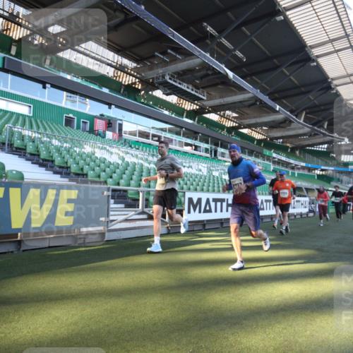 06.10.2024 - 19. swb-Marathon Bremen Yannick Fuchs http://msf.ph/oto/7360834 06.10.2024 10:27:16 Laufen im Stadion 7008, 7052, 7491, 7560, 7673, 7717, 7833, 7887, 7953, 8103, 8150, 8172, 8238, 8239, 8316, 8335, 8351, 8460, 8475, 8561, 8567, 8568, 8580, 8585, 8610, 8635, 8636, 8645, 8658, 8732, 8764, 8774, 8777, 8817, 8856, 8901, 8904, 8980, 9016, 9027, 9032, 9085, 9110 meine-sportfotos.de