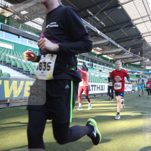 06.10.2024 - 19. swb-Marathon Bremen Yannick Fuchs http://msf.ph/oto/7360859 06.10.2024 10:27:19 Laufen im Stadion 7008, 7052, 7491, 7560, 7647, 7673, 7717, 7833, 7876, 7887, 7953, 8103, 8150, 8172, 8238, 8239, 8316, 8351, 8460, 8475, 8561, 8567, 8568, 8580, 8585, 8610, 8635, 8636, 8645, 8658, 8701, 8732, 8764, 8774, 8777, 8817, 8856, 8901, 8904, 8980, 9016, 9027, 9032, 9085, 9110 meine-sportfotos.de
