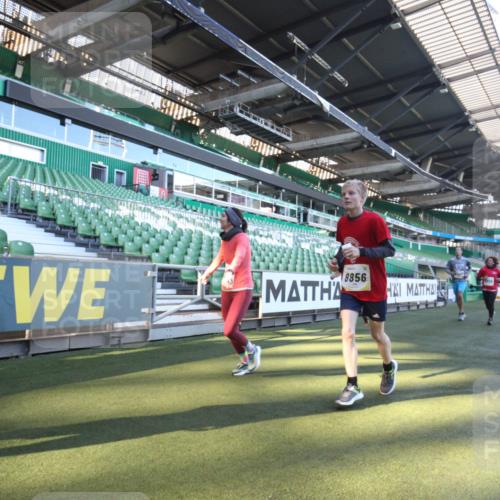 06.10.2024 - 19. swb-Marathon Bremen Yannick Fuchs http://msf.ph/oto/7360862 06.10.2024 10:27:20 Laufen im Stadion 7008, 7052, 7560, 7647, 7673, 7717, 7833, 7876, 7887, 8103, 8150, 8172, 8238, 8239, 8316, 8351, 8460, 8475, 8561, 8567, 8568, 8580, 8585, 8610, 8635, 8636, 8645, 8658, 8701, 8732, 8764, 8774, 8777, 8817, 8856, 8901, 8904, 8980, 9016, 9027, 9032, 9085, 9110 meine-sportfotos.de