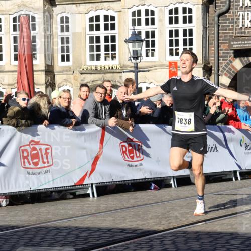 06.10.2024 - 19. swb-Marathon Bremen Strokosch-Dieckow http://msf.ph/oto/7360864 06.10.2024 10:33:30 Ziel 7838, 8664 meine-sportfotos.de