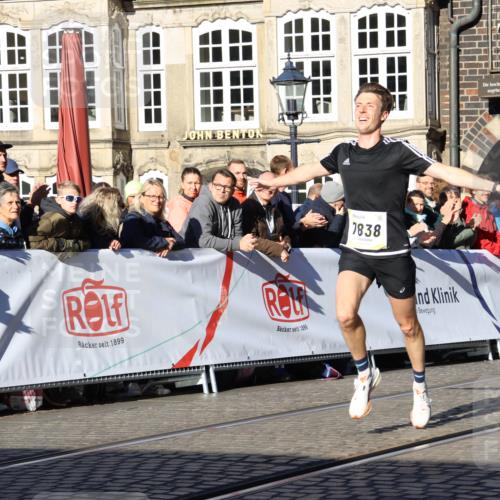 06.10.2024 - 19. swb-Marathon Bremen Strokosch-Dieckow http://msf.ph/oto/7360883 06.10.2024 10:33:30 Ziel 7838, 8664 meine-sportfotos.de