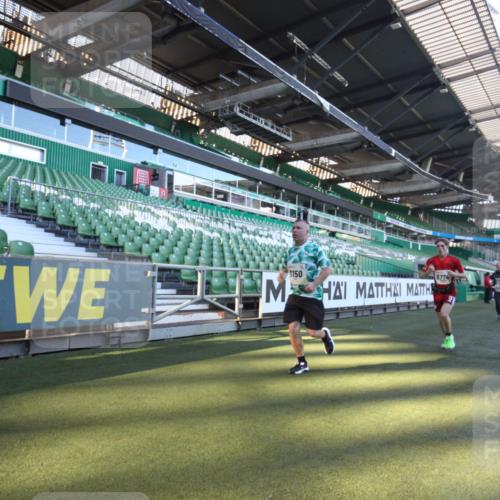 06.10.2024 - 19. swb-Marathon Bremen Yannick Fuchs http://msf.ph/oto/7360888 06.10.2024 10:27:26 Laufen im Stadion 7008, 7052, 7184, 7214, 7452, 7560, 7638, 7647, 7673, 7717, 7833, 7876, 8150, 8238, 8239, 8316, 8351, 8460, 8561, 8580, 8610, 8635, 8645, 8658, 8701, 8732, 8754, 8764, 8774, 8777, 8801, 8817, 8856, 8901, 8904, 8980, 9016, 9027, 9085, 9110 meine-sportfotos.de