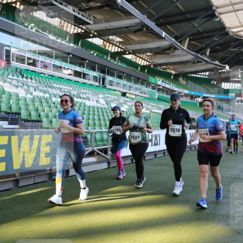 06.10.2024 - 19. swb-Marathon Bremen Yannick Fuchs http://msf.ph/oto/7360891 06.10.2024 10:42:27 Laufen im Stadion 7096, 7097, 7291, 7422, 7426, 7483, 7497, 7676, 7755, 7795, 7901, 8087, 8262, 8299, 8307, 8386, 8387, 8484, 8487, 8503, 8669, 8692, 8706, 8882, 8886, 8887, 8917, 8942, 8959, 8976, 9045, 9998 meine-sportfotos.de