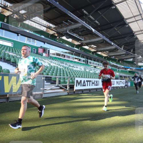06.10.2024 - 19. swb-Marathon Bremen Yannick Fuchs http://msf.ph/oto/7360897 06.10.2024 10:27:27 Laufen im Stadion 7008, 7052, 7184, 7214, 7452, 7560, 7638, 7647, 7673, 7717, 7833, 7876, 8150, 8239, 8316, 8351, 8460, 8561, 8580, 8610, 8635, 8658, 8701, 8732, 8754, 8764, 8774, 8777, 8801, 8817, 8856, 8901, 8904, 8943, 8980, 9016, 9027, 9085, 9110 meine-sportfotos.de
