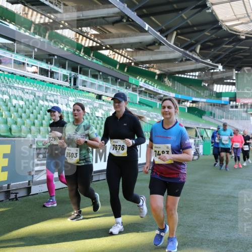 06.10.2024 - 19. swb-Marathon Bremen Yannick Fuchs http://msf.ph/oto/7360905 06.10.2024 10:42:28 Laufen im Stadion 7096, 7097, 7291, 7422, 7426, 7483, 7497, 7676, 7755, 7795, 7901, 8087, 8262, 8299, 8307, 8386, 8387, 8484, 8487, 8503, 8669, 8692, 8706, 8882, 8886, 8887, 8917, 8942, 8959, 8976, 9045, 9998 meine-sportfotos.de