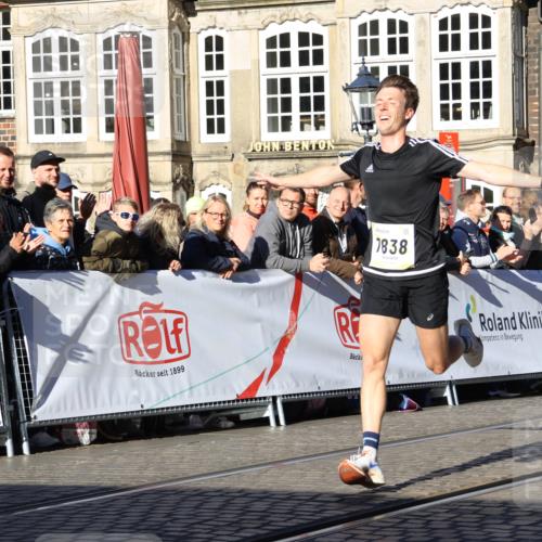 06.10.2024 - 19. swb-Marathon Bremen Strokosch-Dieckow http://msf.ph/oto/7360915 06.10.2024 10:33:30 Ziel 7838, 8664 meine-sportfotos.de