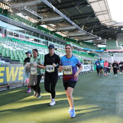 06.10.2024 - 19. swb-Marathon Bremen Yannick Fuchs http://msf.ph/oto/7360941 06.10.2024 10:42:28 Laufen im Stadion 7096, 7097, 7291, 7422, 7426, 7483, 7497, 7676, 7755, 7795, 7901, 8087, 8262, 8299, 8307, 8386, 8387, 8484, 8487, 8503, 8669, 8692, 8706, 8882, 8886, 8887, 8917, 8942, 8959, 8976, 9045, 9998 meine-sportfotos.de