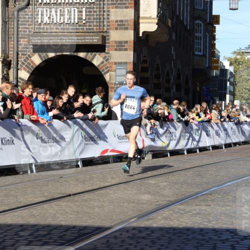 06.10.2024 - 19. swb-Marathon Bremen Strokosch-Dieckow http://msf.ph/oto/7360960 06.10.2024 10:33:42 Ziel 8139, 8543, 8664, 8735 meine-sportfotos.de