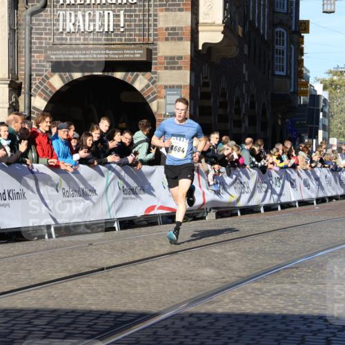 06.10.2024 - 19. swb-Marathon Bremen Strokosch-Dieckow http://msf.ph/oto/7360971 06.10.2024 10:33:42 Ziel 8139, 8543, 8664, 8735 meine-sportfotos.de