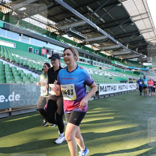 06.10.2024 - 19. swb-Marathon Bremen Yannick Fuchs http://msf.ph/oto/7360980 06.10.2024 10:42:29 Laufen im Stadion 7096, 7097, 7291, 7422, 7426, 7483, 7497, 7676, 7755, 7795, 8087, 8262, 8299, 8307, 8386, 8387, 8484, 8487, 8503, 8669, 8692, 8706, 8882, 8886, 8887, 8917, 8942, 8959, 8976, 9045, 9998 meine-sportfotos.de