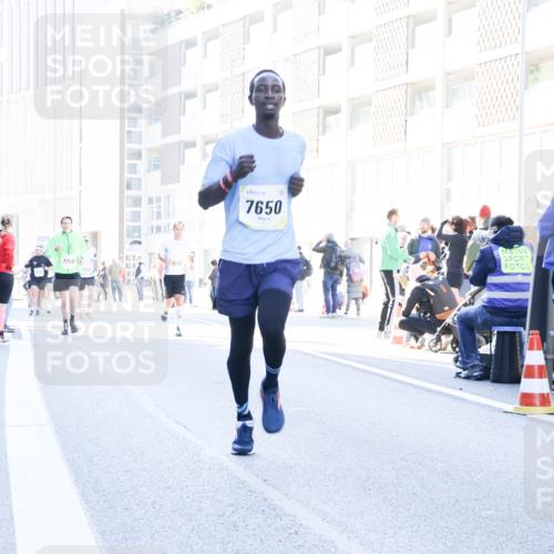 06.10.2024 - 19. swb-Marathon Bremen Matties Gatica Varas http://msf.ph/oto/7360984 06.10.2024 10:39:20 Laufen 7756, 7826, 9061, 7650 meine-sportfotos.de