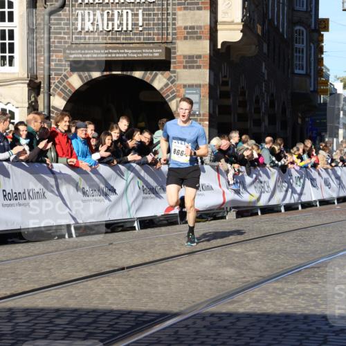 06.10.2024 - 19. swb-Marathon Bremen Strokosch-Dieckow http://msf.ph/oto/7360994 06.10.2024 10:33:42 Ziel 8139, 8543, 8664, 8735 meine-sportfotos.de