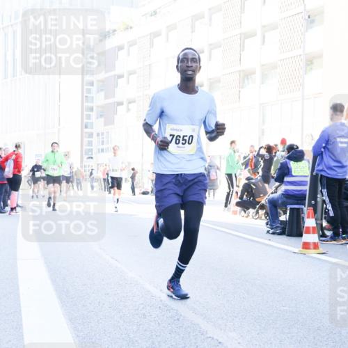 06.10.2024 - 19. swb-Marathon Bremen Matties Gatica Varas http://msf.ph/oto/7360998 06.10.2024 10:39:21 Laufen 7650 meine-sportfotos.de