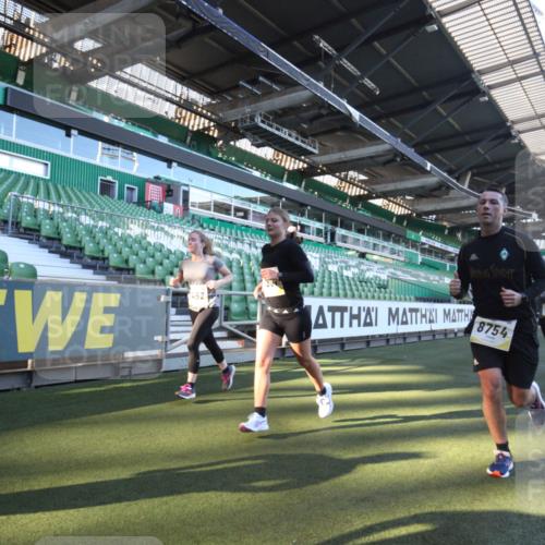 06.10.2024 - 19. swb-Marathon Bremen Yannick Fuchs http://msf.ph/oto/7361003 06.10.2024 10:27:42 Laufen im Stadion 7052, 7184, 7198, 7214, 7303, 7452, 7560, 7594, 7638, 7647, 7673, 7717, 7833, 7876, 8066, 8150, 8185, 8288, 8316, 8351, 8635, 8658, 8701, 8716, 8754, 8774, 8801, 8816, 8824, 8827, 8836, 8856, 8901, 8943, 8980, 9027, 9085 meine-sportfotos.de