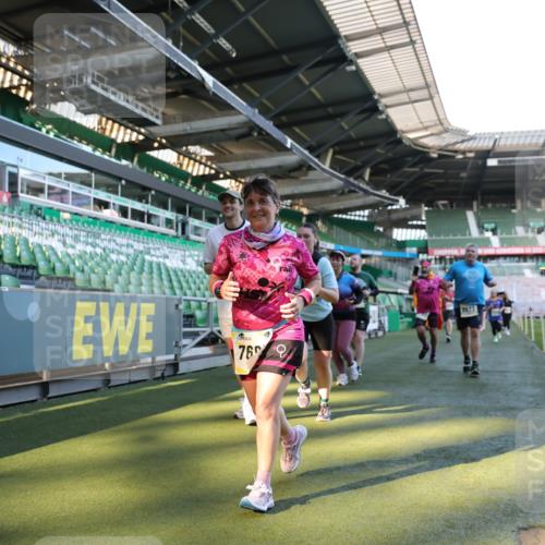 06.10.2024 - 19. swb-Marathon Bremen Yannick Fuchs http://msf.ph/oto/7361010 06.10.2024 10:40:00 Laufen im Stadion 7010, 7151, 7322, 7347, 7519, 7525, 7624, 7695, 7707, 7796, 7799, 7913, 7922, 7948, 7960, 8110, 8127, 8249, 8279, 8375, 8505, 8632, 8773, 8850, 8873, 8909, 8910, 8911, 9098, 9101, 9111 meine-sportfotos.de