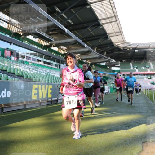 06.10.2024 - 19. swb-Marathon Bremen Yannick Fuchs http://msf.ph/oto/7361019 06.10.2024 10:40:00 Laufen im Stadion 7010, 7151, 7322, 7347, 7519, 7525, 7624, 7695, 7707, 7796, 7799, 7913, 7922, 7948, 7960, 8110, 8127, 8249, 8279, 8375, 8505, 8632, 8773, 8850, 8873, 8909, 8910, 8911, 9098, 9101, 9111 meine-sportfotos.de