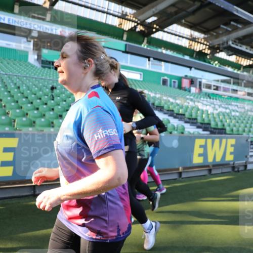 06.10.2024 - 19. swb-Marathon Bremen Yannick Fuchs http://msf.ph/oto/7361036 06.10.2024 10:42:29 Laufen im Stadion 7096, 7097, 7291, 7422, 7426, 7483, 7497, 7676, 7755, 7795, 8087, 8262, 8299, 8307, 8386, 8387, 8484, 8487, 8503, 8669, 8692, 8706, 8882, 8886, 8887, 8917, 8942, 8959, 8976, 9045, 9998 meine-sportfotos.de