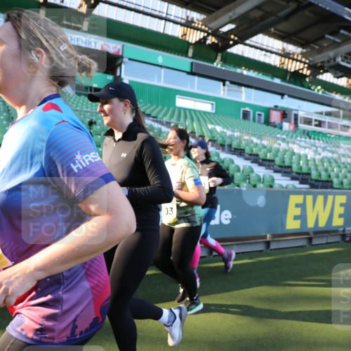 06.10.2024 - 19. swb-Marathon Bremen Yannick Fuchs http://msf.ph/oto/7361051 06.10.2024 10:42:30 Laufen im Stadion 7096, 7097, 7291, 7422, 7426, 7483, 7497, 7676, 7755, 7795, 8087, 8262, 8299, 8307, 8386, 8387, 8484, 8487, 8503, 8669, 8692, 8706, 8882, 8886, 8887, 8917, 8942, 8959, 8976, 9045, 9998 meine-sportfotos.de