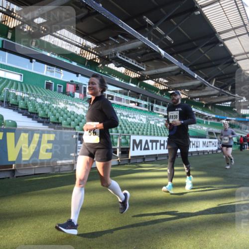 06.10.2024 - 19. swb-Marathon Bremen Yannick Fuchs http://msf.ph/oto/7361054 06.10.2024 10:27:53 Laufen im Stadion 7052, 7094, 7095, 7184, 7198, 7214, 7303, 7364, 7452, 7464, 7594, 7638, 7647, 7673, 7876, 8066, 8173, 8185, 8288, 8316, 8351, 8403, 8405, 8456, 8701, 8711, 8716, 8754, 8774, 8801, 8816, 8824, 8827, 8836, 8943, 8980, 9040 meine-sportfotos.de