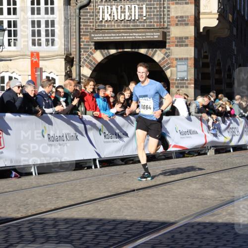 06.10.2024 - 19. swb-Marathon Bremen Strokosch-Dieckow http://msf.ph/oto/7361059 06.10.2024 10:33:42 Ziel 8139, 8543, 8664, 8735 meine-sportfotos.de
