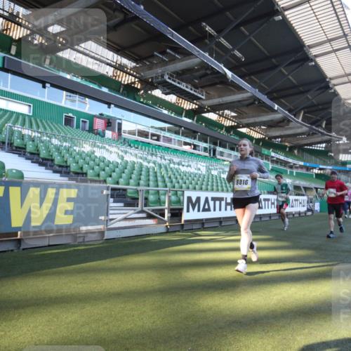 06.10.2024 - 19. swb-Marathon Bremen Yannick Fuchs http://msf.ph/oto/7361062 06.10.2024 10:27:54 Laufen im Stadion 7052, 7094, 7095, 7184, 7198, 7214, 7303, 7364, 7452, 7464, 7594, 7638, 7647, 7673, 7876, 8066, 8173, 8185, 8288, 8316, 8351, 8403, 8405, 8456, 8701, 8711, 8716, 8754, 8774, 8801, 8816, 8824, 8827, 8836, 8891, 8943, 8980, 9040, 9060 meine-sportfotos.de