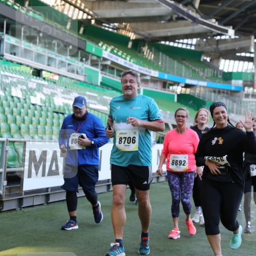 06.10.2024 - 19. swb-Marathon Bremen Yannick Fuchs http://msf.ph/oto/7361068 06.10.2024 10:42:32 Laufen im Stadion 7069, 7096, 7097, 7291, 7422, 7426, 7483, 7497, 7676, 7755, 7795, 8087, 8262, 8299, 8307, 8386, 8387, 8484, 8487, 8503, 8669, 8692, 8706, 8882, 8886, 8887, 8917, 8942, 8959, 8976, 9045, 9998 meine-sportfotos.de