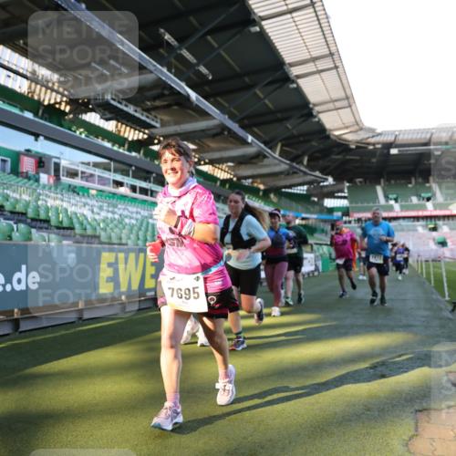 06.10.2024 - 19. swb-Marathon Bremen Yannick Fuchs http://msf.ph/oto/7361108 06.10.2024 10:40:00 Laufen im Stadion 7010, 7151, 7322, 7347, 7519, 7525, 7624, 7695, 7707, 7796, 7799, 7913, 7922, 7948, 7960, 8110, 8127, 8249, 8279, 8375, 8505, 8632, 8773, 8850, 8873, 8909, 8910, 8911, 9098, 9101, 9111 meine-sportfotos.de