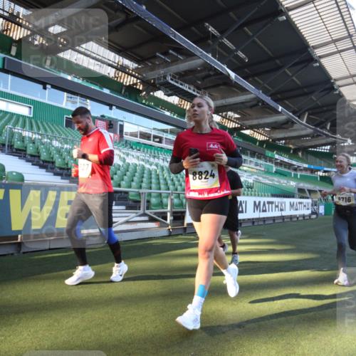06.10.2024 - 19. swb-Marathon Bremen Yannick Fuchs http://msf.ph/oto/7361112 06.10.2024 10:27:59 Laufen im Stadion 7025, 7094, 7095, 7184, 7195, 7198, 7214, 7303, 7364, 7452, 7464, 7501, 7538, 7594, 7638, 7647, 7876, 7965, 8066, 8173, 8185, 8288, 8316, 8374, 8403, 8405, 8411, 8456, 8569, 8701, 8711, 8716, 8754, 8801, 8816, 8824, 8827, 8836, 8891, 8943, 9040, 9060 meine-sportfotos.de