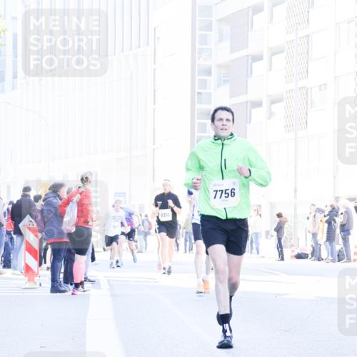 06.10.2024 - 19. swb-Marathon Bremen Matties Gatica Varas http://msf.ph/oto/7361117 06.10.2024 10:39:24 Laufen 7756 meine-sportfotos.de