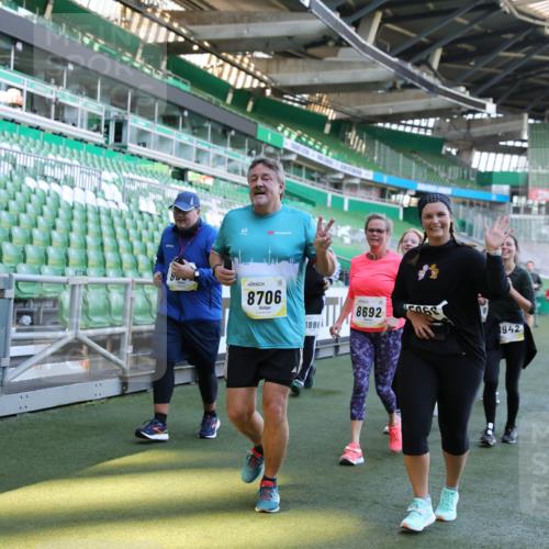 06.10.2024 - 19. swb-Marathon Bremen Yannick Fuchs http://msf.ph/oto/7361119 06.10.2024 10:42:33 Laufen im Stadion 7069, 7096, 7097, 7291, 7422, 7426, 7483, 7497, 7676, 7755, 7795, 8087, 8262, 8280, 8299, 8307, 8386, 8387, 8484, 8487, 8503, 8669, 8692, 8706, 8882, 8886, 8887, 8917, 8942, 8959, 8976, 9998 meine-sportfotos.de