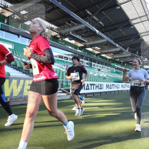 06.10.2024 - 19. swb-Marathon Bremen Yannick Fuchs http://msf.ph/oto/7361121 06.10.2024 10:28:00 Laufen im Stadion 7025, 7094, 7095, 7184, 7195, 7198, 7214, 7303, 7364, 7452, 7464, 7501, 7538, 7594, 7638, 7647, 7876, 7965, 8066, 8173, 8185, 8261, 8288, 8374, 8403, 8405, 8411, 8456, 8569, 8701, 8711, 8716, 8754, 8801, 8816, 8824, 8827, 8836, 8891, 8943, 9040, 9060 meine-sportfotos.de