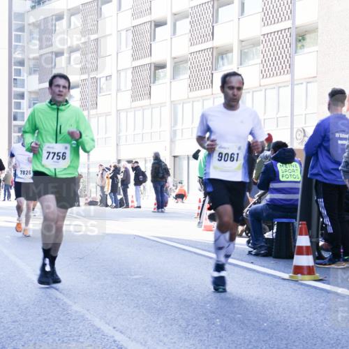 06.10.2024 - 19. swb-Marathon Bremen Matties Gatica Varas http://msf.ph/oto/7361136 06.10.2024 10:39:24 Laufen 7826, 7756, 9061 meine-sportfotos.de