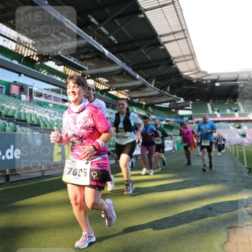 06.10.2024 - 19. swb-Marathon Bremen Yannick Fuchs http://msf.ph/oto/7361141 06.10.2024 10:40:00 Laufen im Stadion 7010, 7151, 7322, 7347, 7519, 7525, 7624, 7695, 7707, 7796, 7799, 7913, 7922, 7948, 7960, 8110, 8127, 8249, 8279, 8375, 8505, 8632, 8773, 8850, 8873, 8909, 8910, 8911, 9098, 9101, 9111 meine-sportfotos.de
