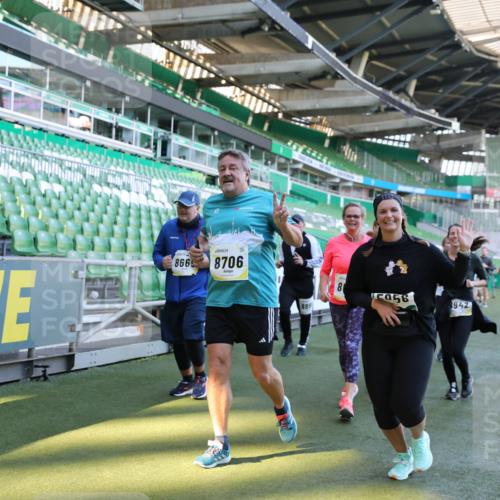 06.10.2024 - 19. swb-Marathon Bremen Yannick Fuchs http://msf.ph/oto/7361150 06.10.2024 10:42:33 Laufen im Stadion 7069, 7096, 7097, 7291, 7422, 7426, 7483, 7497, 7676, 7755, 7795, 8087, 8262, 8280, 8299, 8307, 8386, 8387, 8484, 8487, 8503, 8669, 8692, 8706, 8882, 8886, 8887, 8917, 8942, 8959, 8976, 9998 meine-sportfotos.de