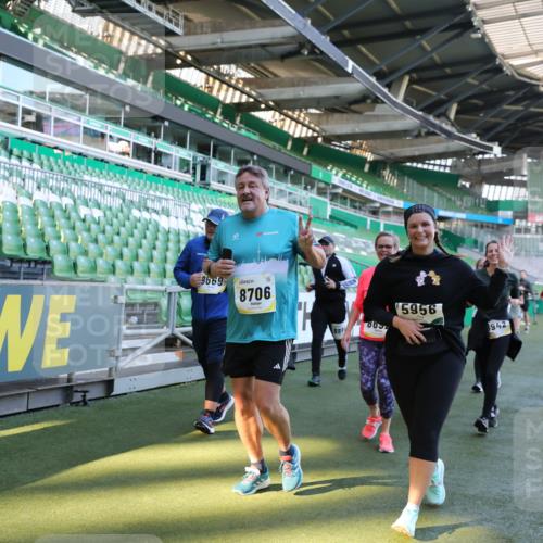 06.10.2024 - 19. swb-Marathon Bremen Yannick Fuchs http://msf.ph/oto/7361164 06.10.2024 10:42:33 Laufen im Stadion 7069, 7096, 7097, 7291, 7422, 7426, 7483, 7497, 7676, 7755, 7795, 8087, 8262, 8280, 8299, 8307, 8386, 8387, 8484, 8487, 8503, 8669, 8692, 8706, 8882, 8886, 8887, 8917, 8942, 8959, 8976, 9998 meine-sportfotos.de