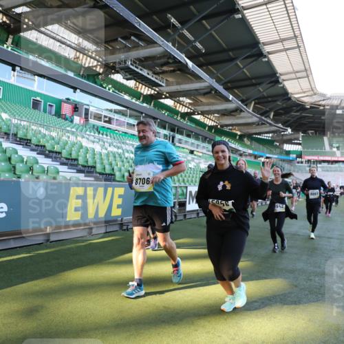 06.10.2024 - 19. swb-Marathon Bremen Yannick Fuchs http://msf.ph/oto/7361197 06.10.2024 10:42:34 Laufen im Stadion 7069, 7096, 7097, 7174, 7291, 7422, 7426, 7483, 7497, 7676, 7755, 7795, 8087, 8262, 8280, 8281, 8284, 8299, 8307, 8386, 8387, 8484, 8487, 8503, 8669, 8692, 8706, 8882, 8886, 8887, 8917, 8942, 8959, 8976, 9998 meine-sportfotos.de
