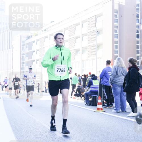 06.10.2024 - 19. swb-Marathon Bremen Matties Gatica Varas http://msf.ph/oto/7361199 06.10.2024 10:39:26 Laufen 8310, 7571, 7826, 7756 meine-sportfotos.de
