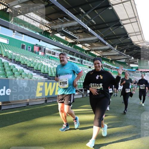 06.10.2024 - 19. swb-Marathon Bremen Yannick Fuchs http://msf.ph/oto/7361201 06.10.2024 10:42:34 Laufen im Stadion 7069, 7096, 7097, 7174, 7291, 7422, 7426, 7483, 7497, 7676, 7755, 7795, 8087, 8262, 8280, 8281, 8284, 8299, 8307, 8386, 8387, 8484, 8487, 8503, 8669, 8692, 8706, 8882, 8886, 8887, 8917, 8942, 8959, 8976, 9998 meine-sportfotos.de