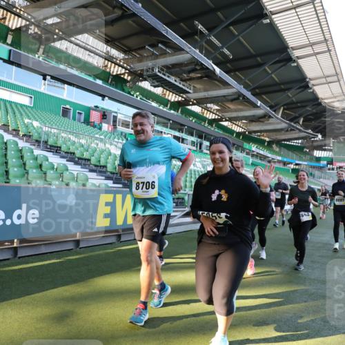 06.10.2024 - 19. swb-Marathon Bremen Yannick Fuchs http://msf.ph/oto/7361213 06.10.2024 10:42:34 Laufen im Stadion 7069, 7096, 7097, 7174, 7291, 7422, 7426, 7483, 7497, 7676, 7755, 7795, 8087, 8262, 8280, 8281, 8284, 8299, 8307, 8386, 8387, 8484, 8487, 8503, 8669, 8692, 8706, 8882, 8886, 8887, 8917, 8942, 8959, 8976, 9998 meine-sportfotos.de
