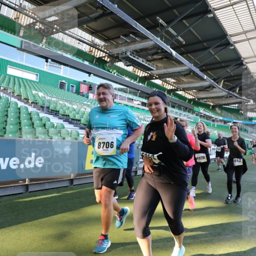 06.10.2024 - 19. swb-Marathon Bremen Yannick Fuchs http://msf.ph/oto/7361219 06.10.2024 10:42:34 Laufen im Stadion 7069, 7096, 7097, 7174, 7291, 7422, 7426, 7483, 7497, 7676, 7755, 7795, 8087, 8262, 8280, 8281, 8284, 8299, 8307, 8386, 8387, 8484, 8487, 8503, 8669, 8692, 8706, 8882, 8886, 8887, 8917, 8942, 8959, 8976, 9998 meine-sportfotos.de