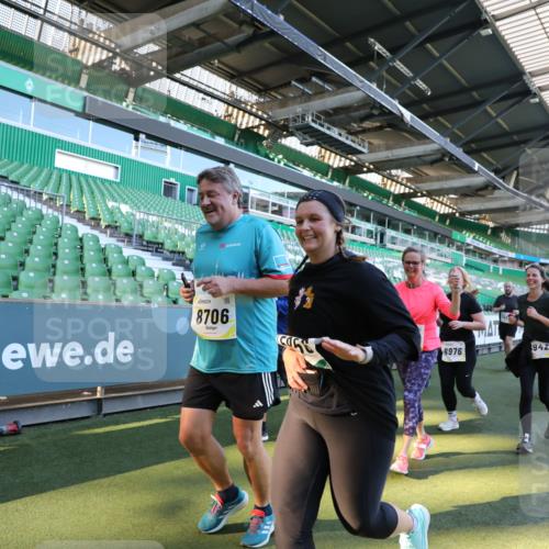 06.10.2024 - 19. swb-Marathon Bremen Yannick Fuchs http://msf.ph/oto/7361229 06.10.2024 10:42:34 Laufen im Stadion 7069, 7096, 7097, 7174, 7291, 7422, 7426, 7483, 7497, 7676, 7755, 7795, 8087, 8262, 8280, 8281, 8284, 8299, 8307, 8386, 8387, 8484, 8487, 8503, 8669, 8692, 8706, 8882, 8886, 8887, 8917, 8942, 8959, 8976, 9998 meine-sportfotos.de
