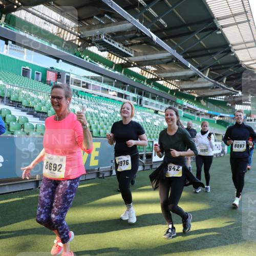 06.10.2024 - 19. swb-Marathon Bremen Yannick Fuchs http://msf.ph/oto/7361253 06.10.2024 10:42:35 Laufen im Stadion 7069, 7096, 7097, 7174, 7291, 7422, 7426, 7483, 7497, 7676, 7755, 7795, 8087, 8262, 8280, 8281, 8284, 8299, 8307, 8386, 8387, 8484, 8487, 8503, 8669, 8692, 8706, 8882, 8886, 8887, 8917, 8942, 8959, 8963, 8976, 9998 meine-sportfotos.de
