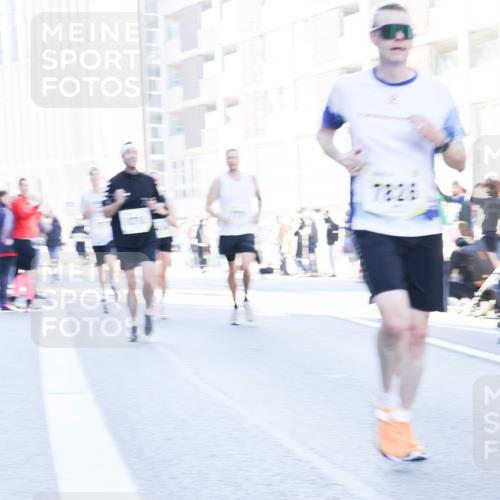 06.10.2024 - 19. swb-Marathon Bremen Matties Gatica Varas http://msf.ph/oto/7361277 06.10.2024 10:39:28 Laufen 7826 meine-sportfotos.de