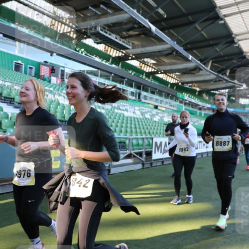 06.10.2024 - 19. swb-Marathon Bremen Yannick Fuchs http://msf.ph/oto/7361291 06.10.2024 10:42:36 Laufen im Stadion 7069, 7096, 7097, 7174, 7291, 7422, 7426, 7483, 7497, 7676, 7755, 7795, 8087, 8262, 8280, 8281, 8284, 8299, 8307, 8386, 8387, 8484, 8487, 8503, 8669, 8692, 8706, 8882, 8886, 8887, 8917, 8942, 8959, 8963, 8976, 9998 meine-sportfotos.de