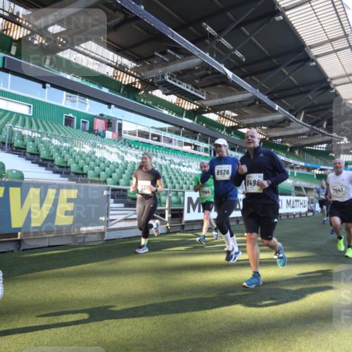 06.10.2024 - 19. swb-Marathon Bremen Yannick Fuchs http://msf.ph/oto/7361308 06.10.2024 10:28:23 Laufen im Stadion 7025, 7041, 7086, 7094, 7095, 7195, 7216, 7217, 7218, 7303, 7364, 7402, 7464, 7501, 7511, 7526, 7538, 7541, 7568, 7569, 7697, 7897, 7965, 8067, 8173, 8261, 8323, 8334, 8374, 8403, 8405, 8411, 8456, 8488, 8498, 8526, 8551, 8569, 8711, 8716, 8833, 8877, 8891, 8966, 8968, 8991, 9040, 9060 meine-sportfotos.de