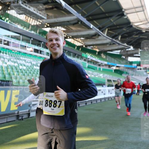 06.10.2024 - 19. swb-Marathon Bremen Yannick Fuchs http://msf.ph/oto/7361322 06.10.2024 10:42:37 Laufen im Stadion 7069, 7096, 7097, 7174, 7291, 7422, 7426, 7483, 7497, 7676, 7755, 7795, 8087, 8262, 8280, 8281, 8284, 8299, 8307, 8484, 8487, 8503, 8669, 8692, 8706, 8882, 8886, 8887, 8917, 8942, 8959, 8963, 8976, 9998 meine-sportfotos.de
