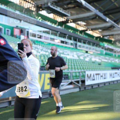 06.10.2024 - 19. swb-Marathon Bremen Yannick Fuchs http://msf.ph/oto/7361339 06.10.2024 10:42:38 Laufen im Stadion 7069, 7096, 7097, 7174, 7291, 7422, 7426, 7483, 7497, 7676, 7755, 7795, 8087, 8262, 8280, 8281, 8284, 8299, 8307, 8484, 8487, 8503, 8669, 8692, 8706, 8882, 8886, 8887, 8942, 8959, 8963, 8976, 9998 meine-sportfotos.de