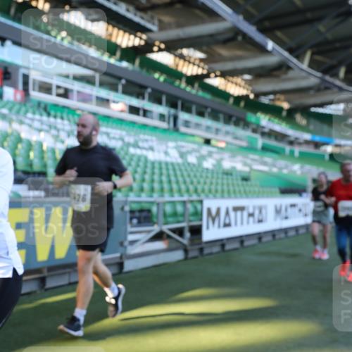 06.10.2024 - 19. swb-Marathon Bremen Yannick Fuchs http://msf.ph/oto/7361343 06.10.2024 10:42:38 Laufen im Stadion 7069, 7096, 7097, 7174, 7291, 7422, 7426, 7483, 7497, 7676, 7755, 7795, 8087, 8262, 8280, 8281, 8284, 8299, 8307, 8484, 8487, 8503, 8669, 8692, 8706, 8882, 8886, 8887, 8942, 8959, 8963, 8976, 9998 meine-sportfotos.de